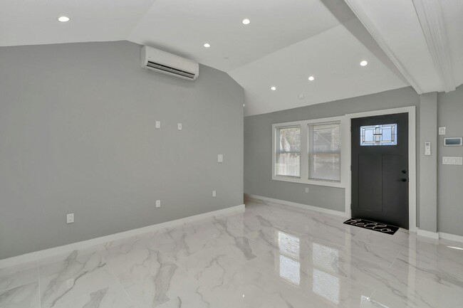 25 Miller St in Glen Cove, NY - Building Photo - Building Photo