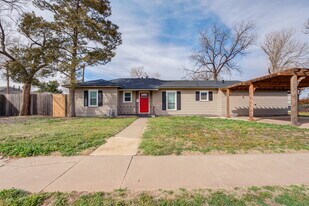 2704 Canton Ave in Lubbock, TX - Building Photo