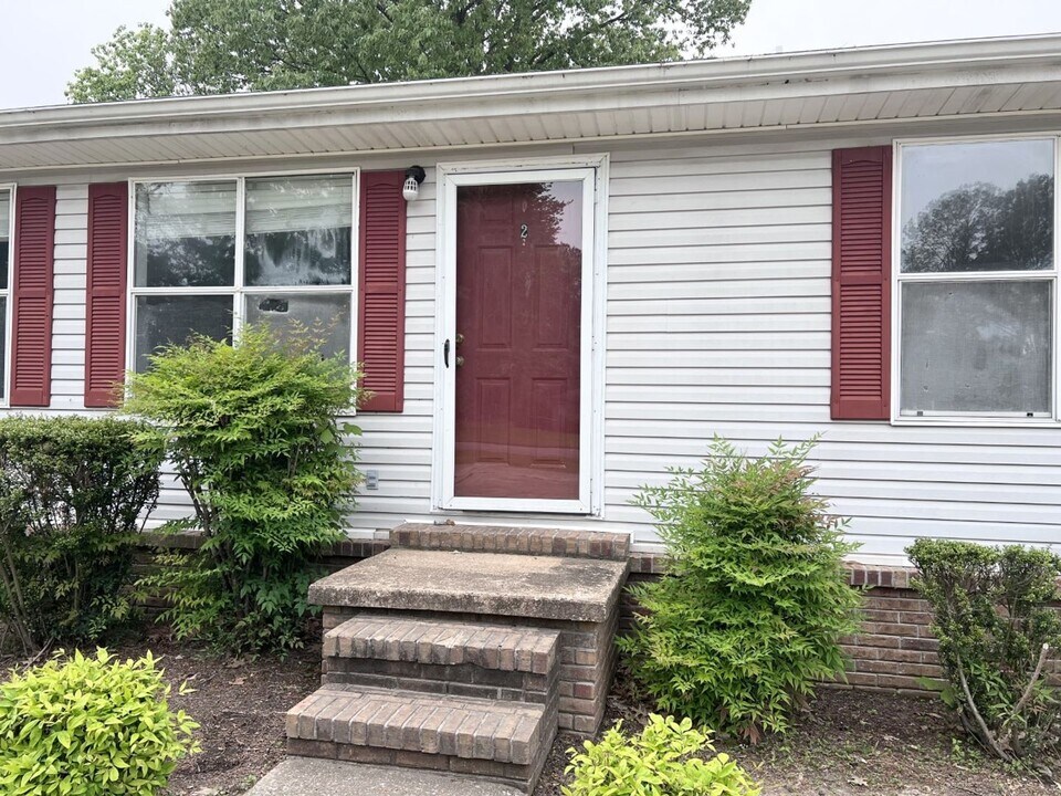 208 Ivie Ln in Martin, TN - Building Photo