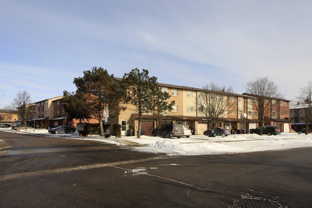 Empringham Mews in Toronto, ON - Building Photo