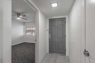 1805 Ave Q in Huntsville, TX - Foto de edificio - Building Photo