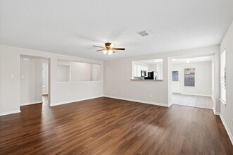9223 Windswept Grove Dr in Houston, TX - Building Photo - Building Photo