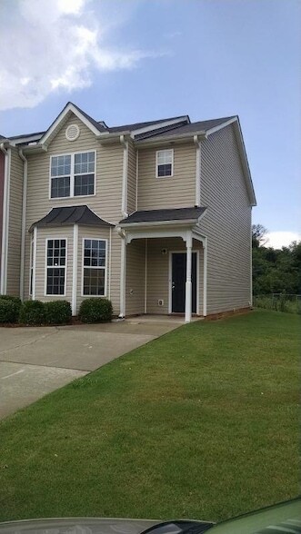 2247 Nicole Dr, Unit 1012-304 in Hampton, GA - Building Photo