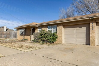 4620 66th St in Lubbock, TX - Foto de edificio - Building Photo