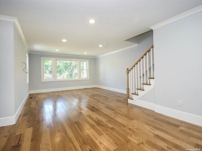 59 Hickory Rd in Port Washington, NY - Building Photo - Building Photo