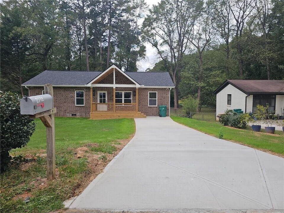 2772 Spring Creek Pl SE in Smyrna, GA - Building Photo