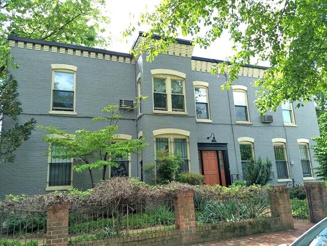301 9th St SE, Unit 1 in Washington, DC - Building Photo - Building Photo