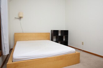 21 Compton Street, Unit 3, Unit BR4 in New Haven, CT - Foto de edificio - Building Photo