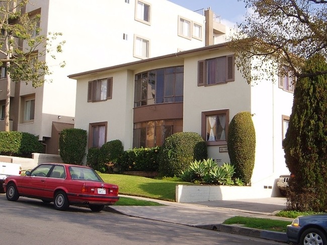 556-558 Midvale Ave in Los Angeles, CA - Foto de edificio - Building Photo