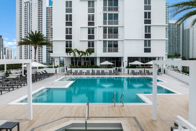 2000 Biscayne in Miami, FL - Building Photo - Building Photo