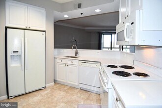 3100 N Leisure World Blvd in Silver Spring, MD - Building Photo - Building Photo