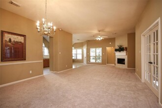 3415 Candlepine Dr in Spring, TX - Foto de edificio - Building Photo