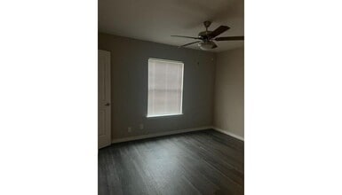 298 W Avenue A in Belton, TX - Building Photo - Building Photo