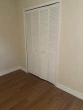 323 SE 24th Ave, Unit 323 SE 24th Ave Unit C in Cape Coral, FL - Foto de edificio - Building Photo