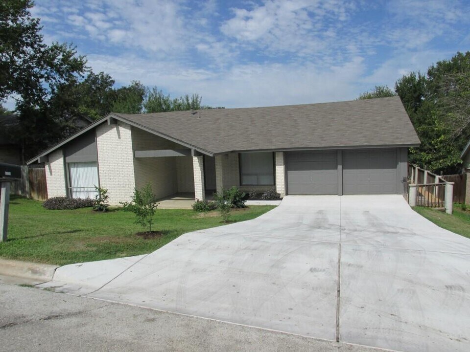 6120 Hylawn Dr in Austin, TX - Building Photo