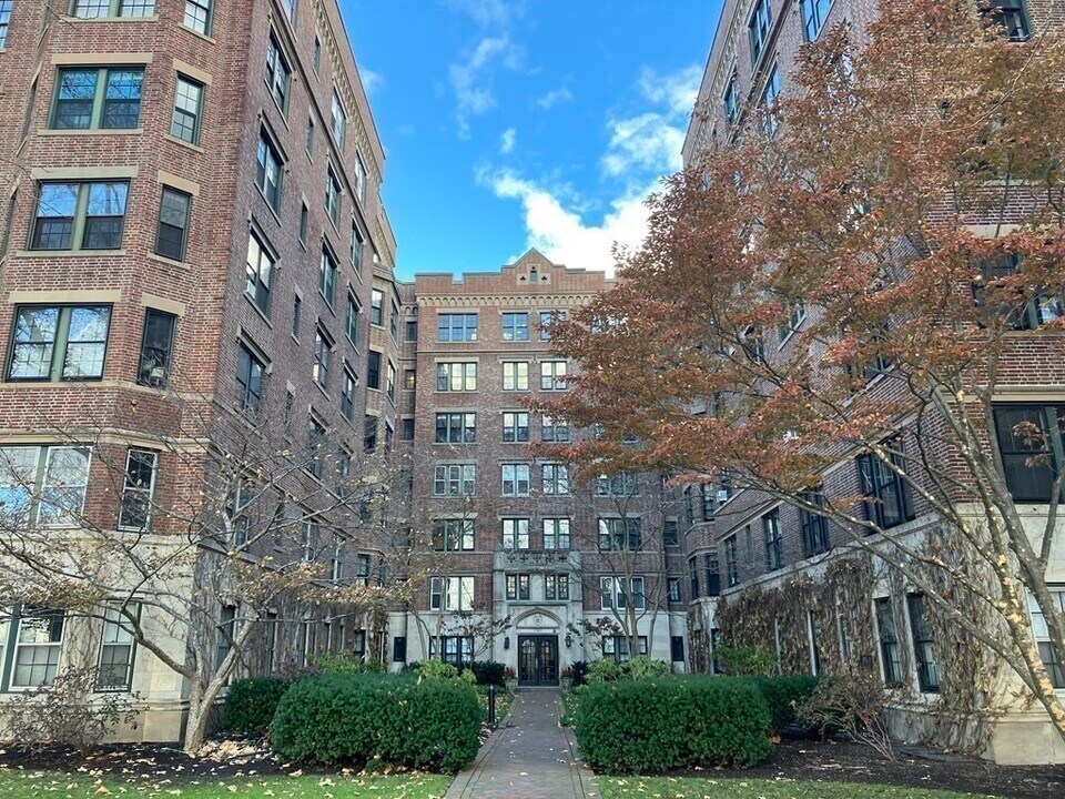 988 Memorial Dr in Cambridge, MA - Building Photo