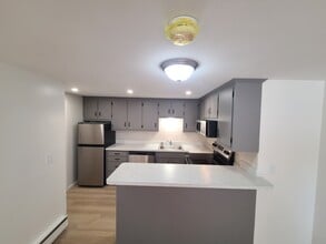 Azalea Court Apartments in Acton, MA - Foto de edificio - Building Photo