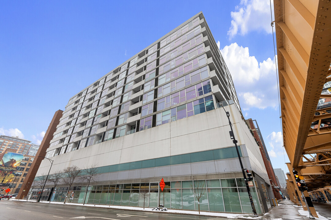 630 N Franklin St, Unit 709 in Chicago, IL - Building Photo