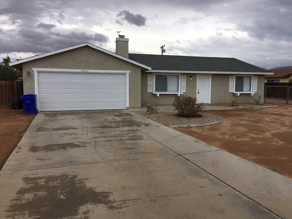 10797 Kiavan Rd in Apple Valley, CA - Building Photo