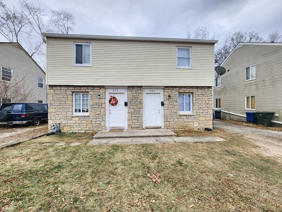 964 S Harris Ave in Columbus, OH - Building Photo