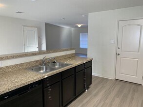 217 Denson Ln in Jarrell, TX - Building Photo - Building Photo