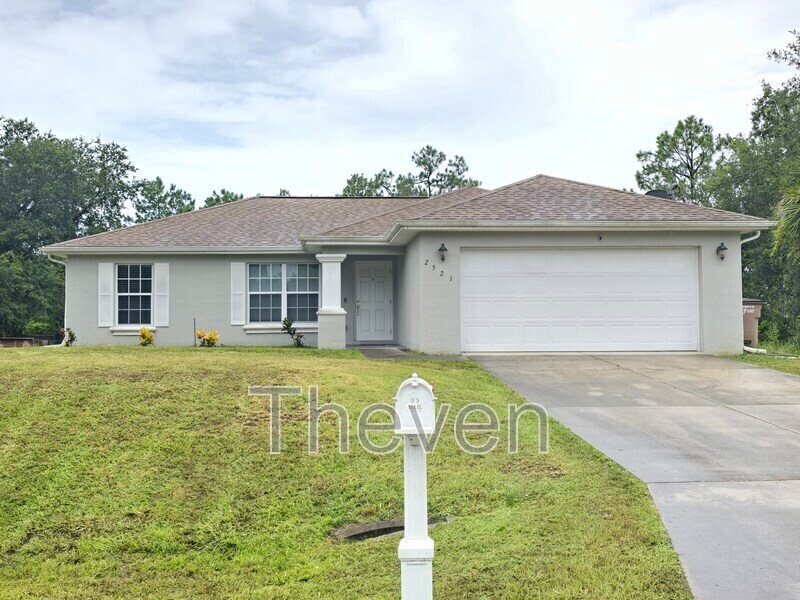 2351 53rd St W in Lehigh Acres, FL - Building Photo