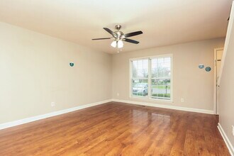 2853 Sutherland Dr in Thompson's Station, TN - Foto de edificio - Building Photo