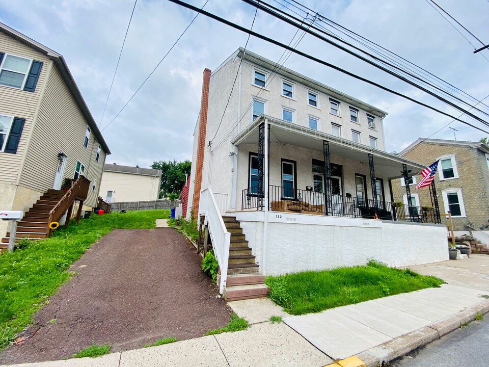 132 S Main St in Spring City, PA - Building Photo