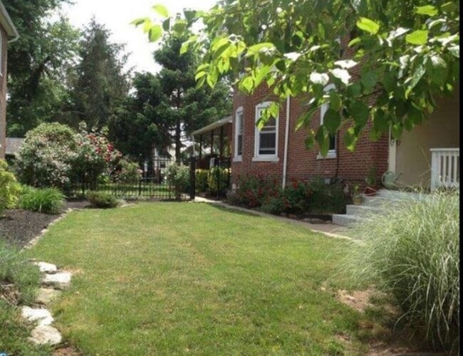 26 Lincoln Ave, Unit #1 Downstairs in Lansdale, PA - Building Photo - Building Photo