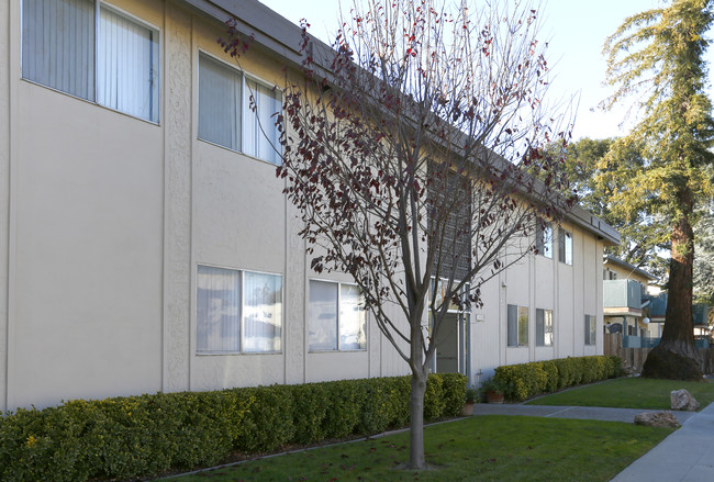 Pebble Creek Apartments in San Jose, CA - Building Photo - Building Photo