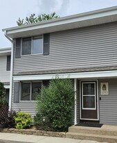 2353 Mailand Ct E in Maplewood, MN - Building Photo
