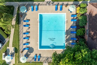 Cove Lake Village Apartments in Lexington, KY - Foto de edificio - Building Photo