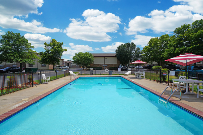 Sherwood Pointe Apartments in Shawnee, OK - Foto de edificio - Building Photo