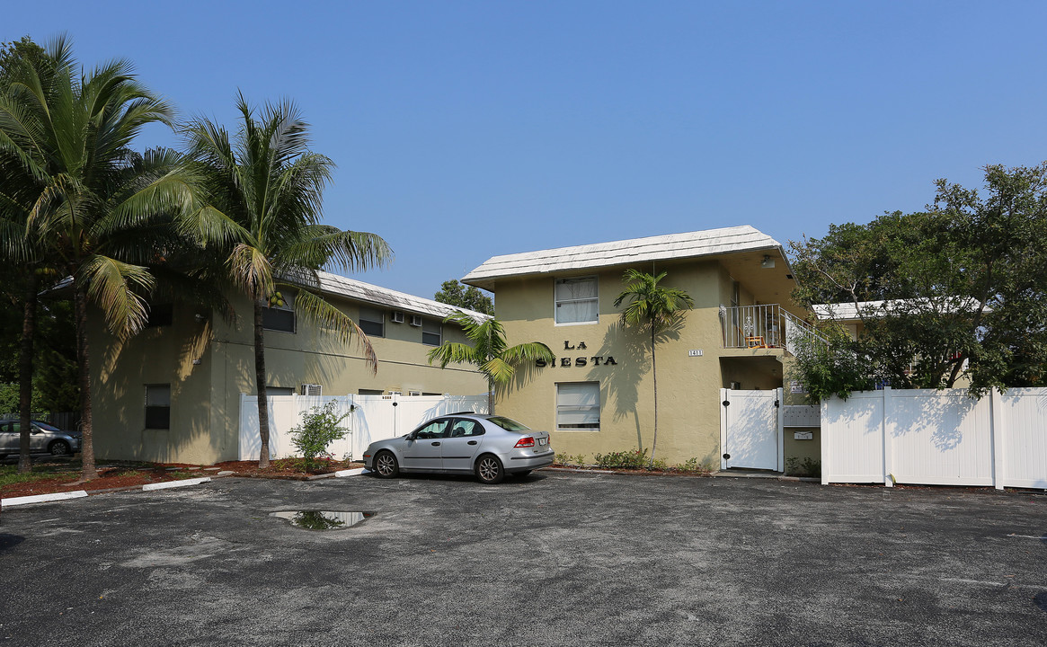 La Siesta in Fort Lauderdale, FL - Foto de edificio