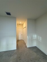 8130 NW 42nd St in Doral, FL - Building Photo - Building Photo