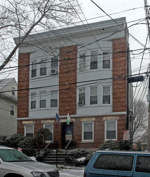 330 N Terrace Ave in Mount Vernon, NY - Foto de edificio