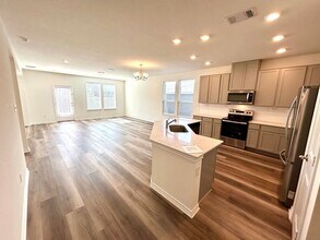 15352 Electra Cir in San Antonio, TX - Building Photo - Building Photo