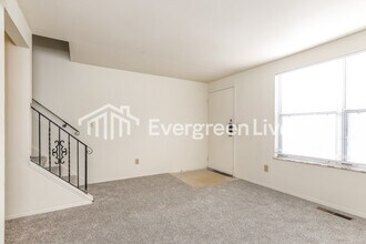 8040 Mt Everest St in Huber Heights, OH - Building Photo - Building Photo