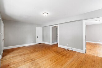 3372 N Downer Ave in Milwaukee, WI - Building Photo - Building Photo