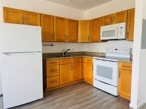 229 E Commercial Blvd in Lauderdale-by-the-Sea, FL - Foto de edificio - Building Photo