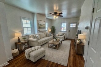 230 Church St in Downingtown, PA - Foto de edificio - Building Photo