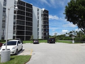 3475 N Country Club Dr in Miami, FL - Building Photo - Building Photo