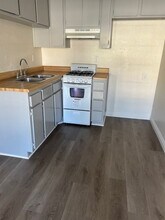 7320 Foothill Blvd in Tujunga, CA - Foto de edificio - Interior Photo