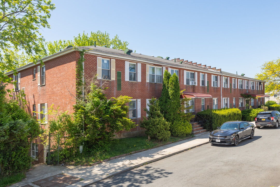 Garden Apartments in Staten Island, NY - Foto de edificio