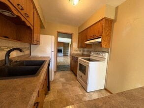 1306 3rd Ave NE in Watertown, SD - Building Photo - Building Photo