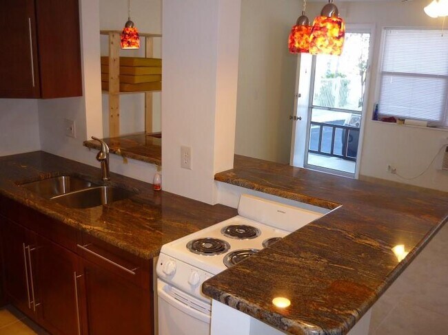 625 Antioch Ave, Unit #3 close to victoria park in Fort Lauderdale, FL - Foto de edificio - Building Photo