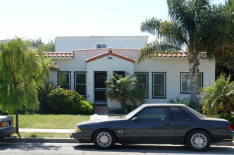 475-479 S Evergreen Dr in Ventura, CA - Foto de edificio - Building Photo