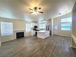8224 James Grayson Dr in Las Vegas, NV - Building Photo - Building Photo