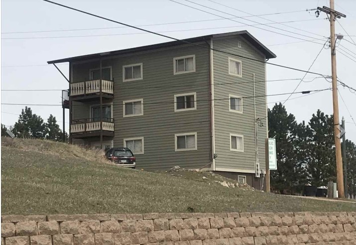 438 Montgomery St in Custer, SD - Foto de edificio