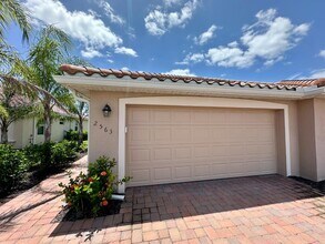2563 Vine Ave in Naples, FL - Building Photo - Building Photo